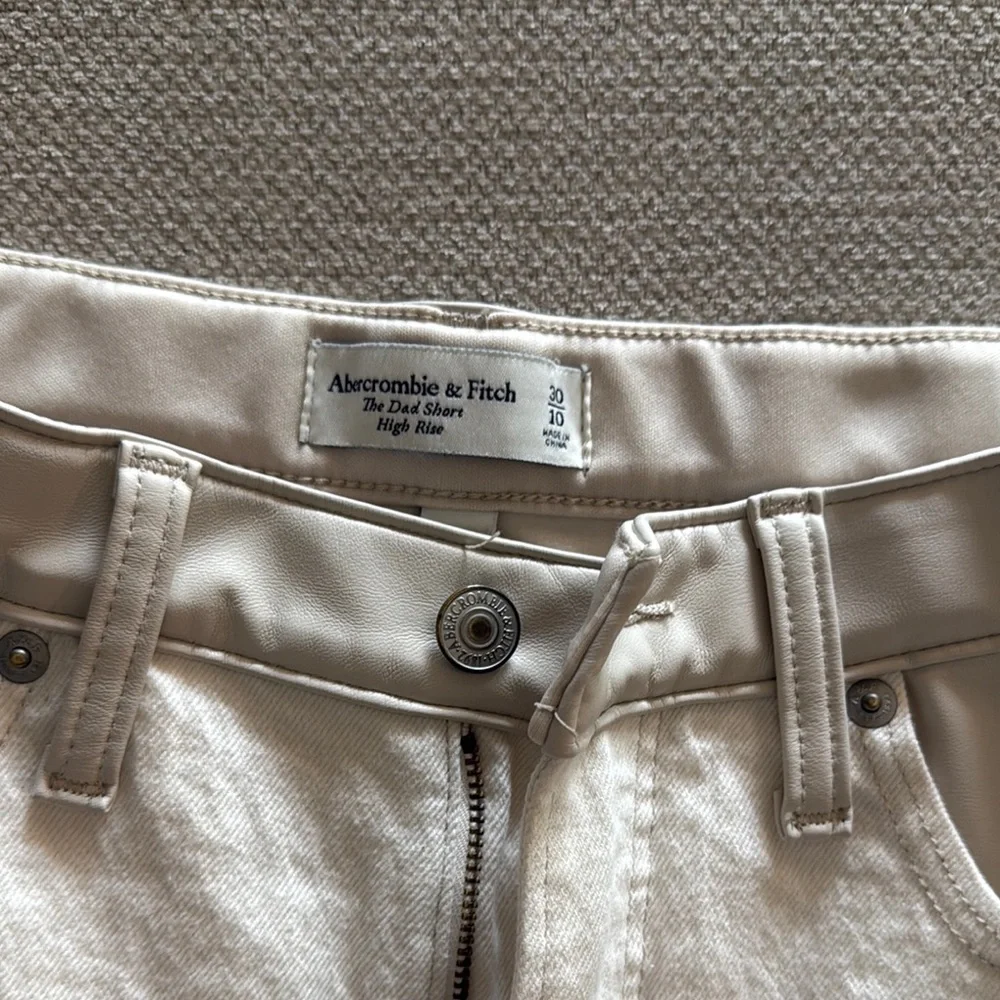 Abercrombie & Fitch White Women's Shorts - Picture 2 of 5